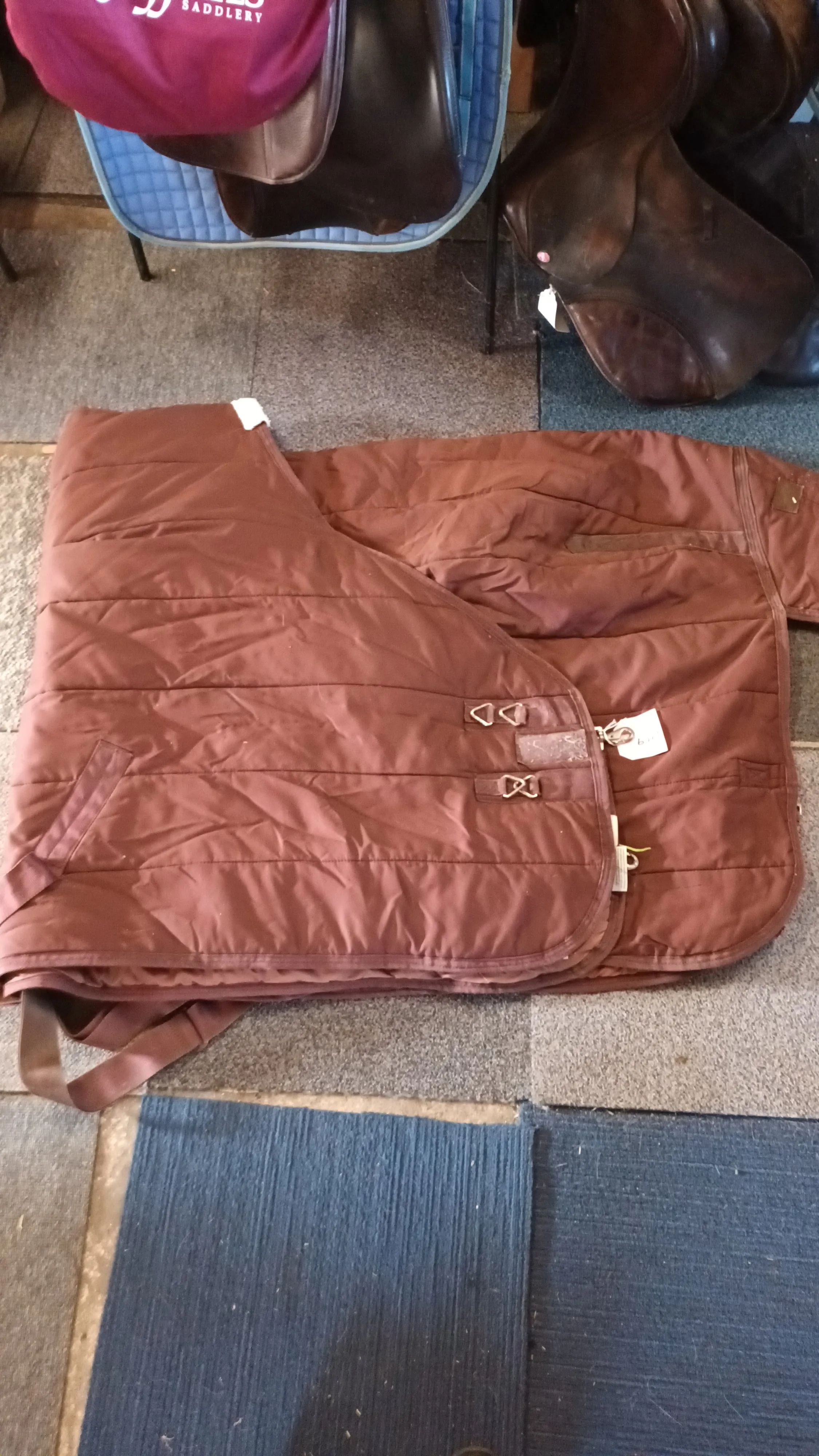 6'9, heavy stable rug, quilted, great condition