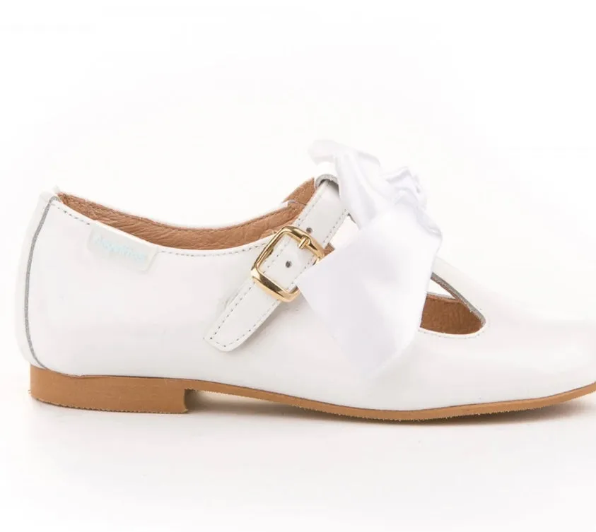 Angelitos - 516 White