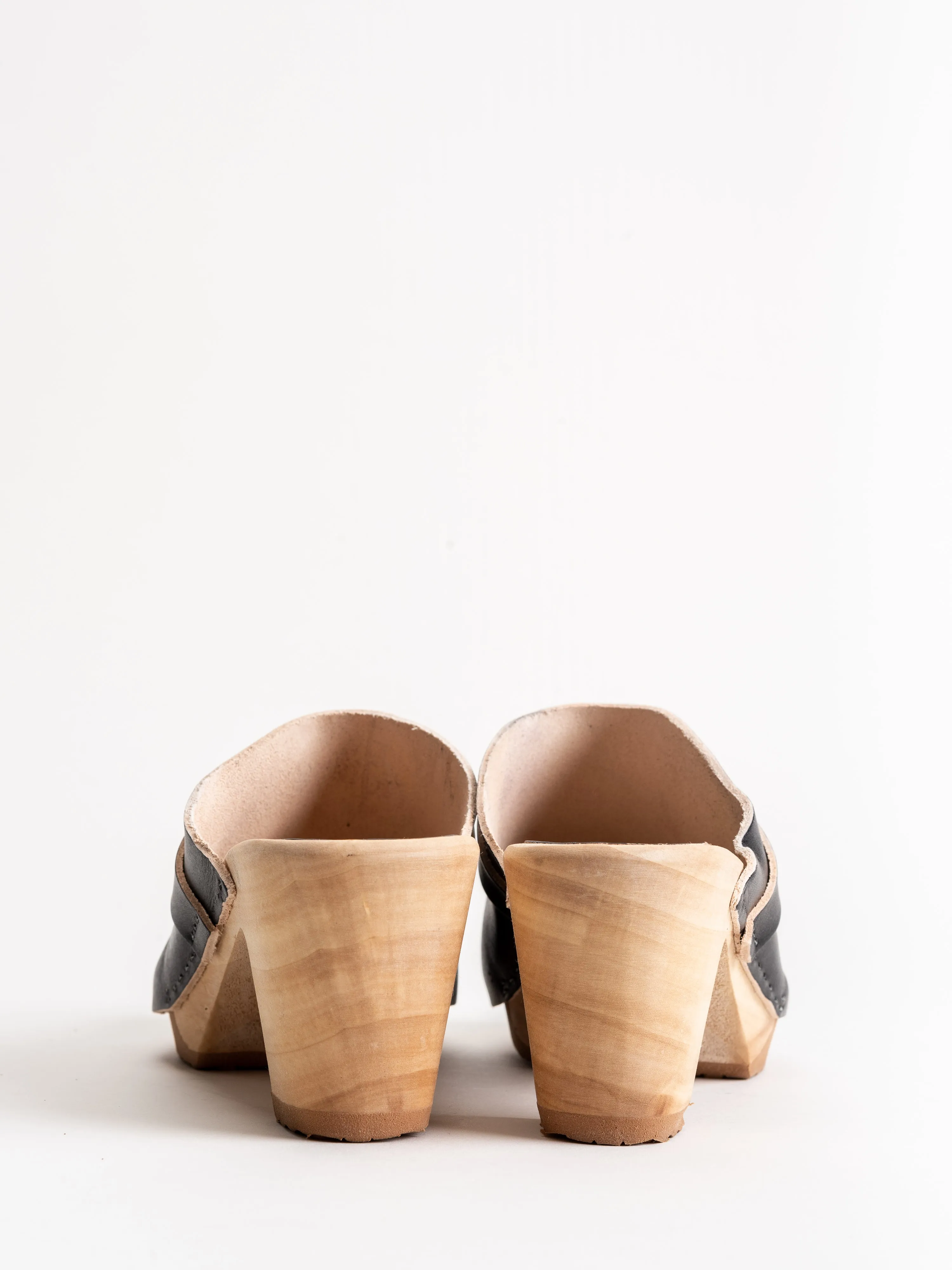 closed toe high clog - black