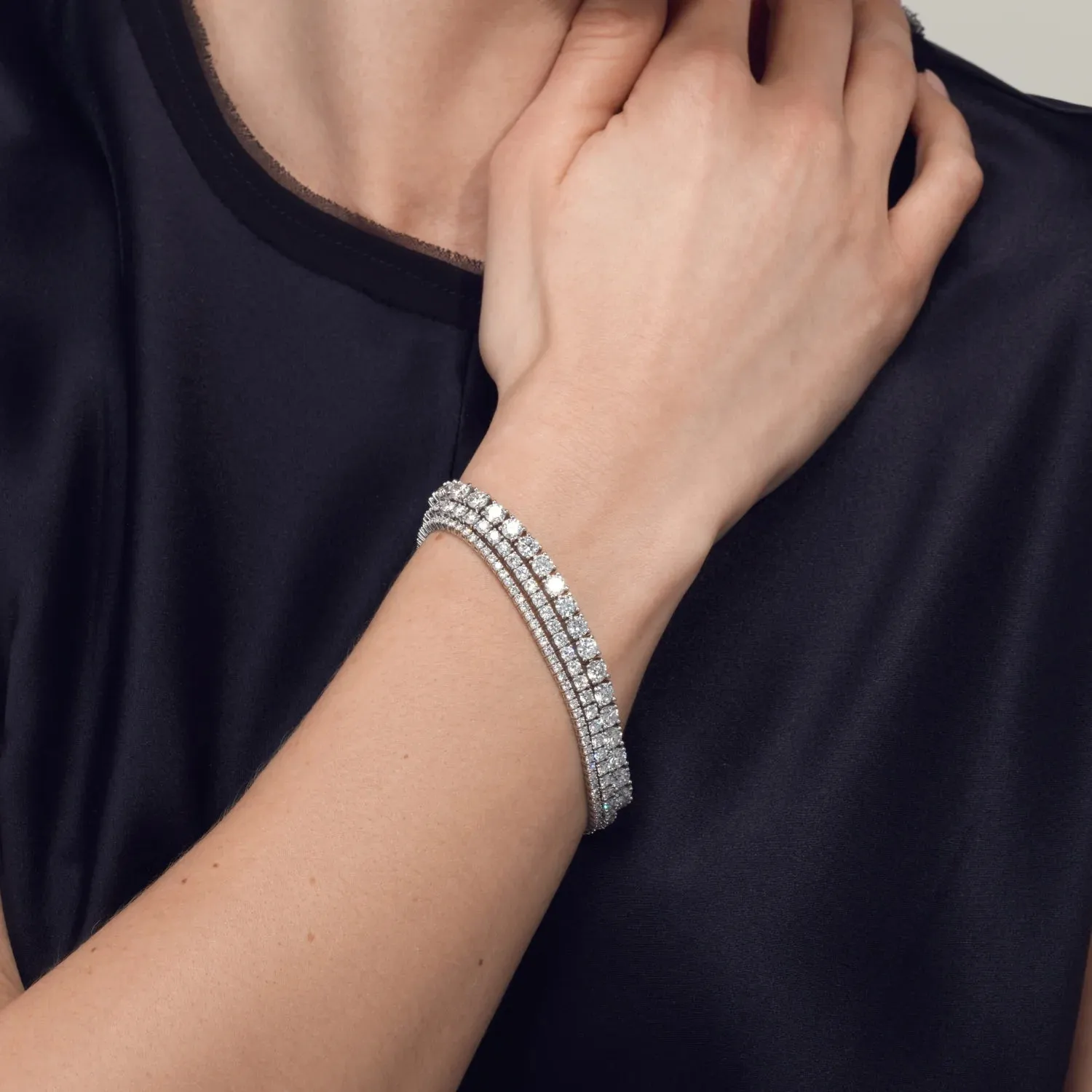 David Weisz 18k White Gold Diamond Tennis Bracelet - 3.01 ctw