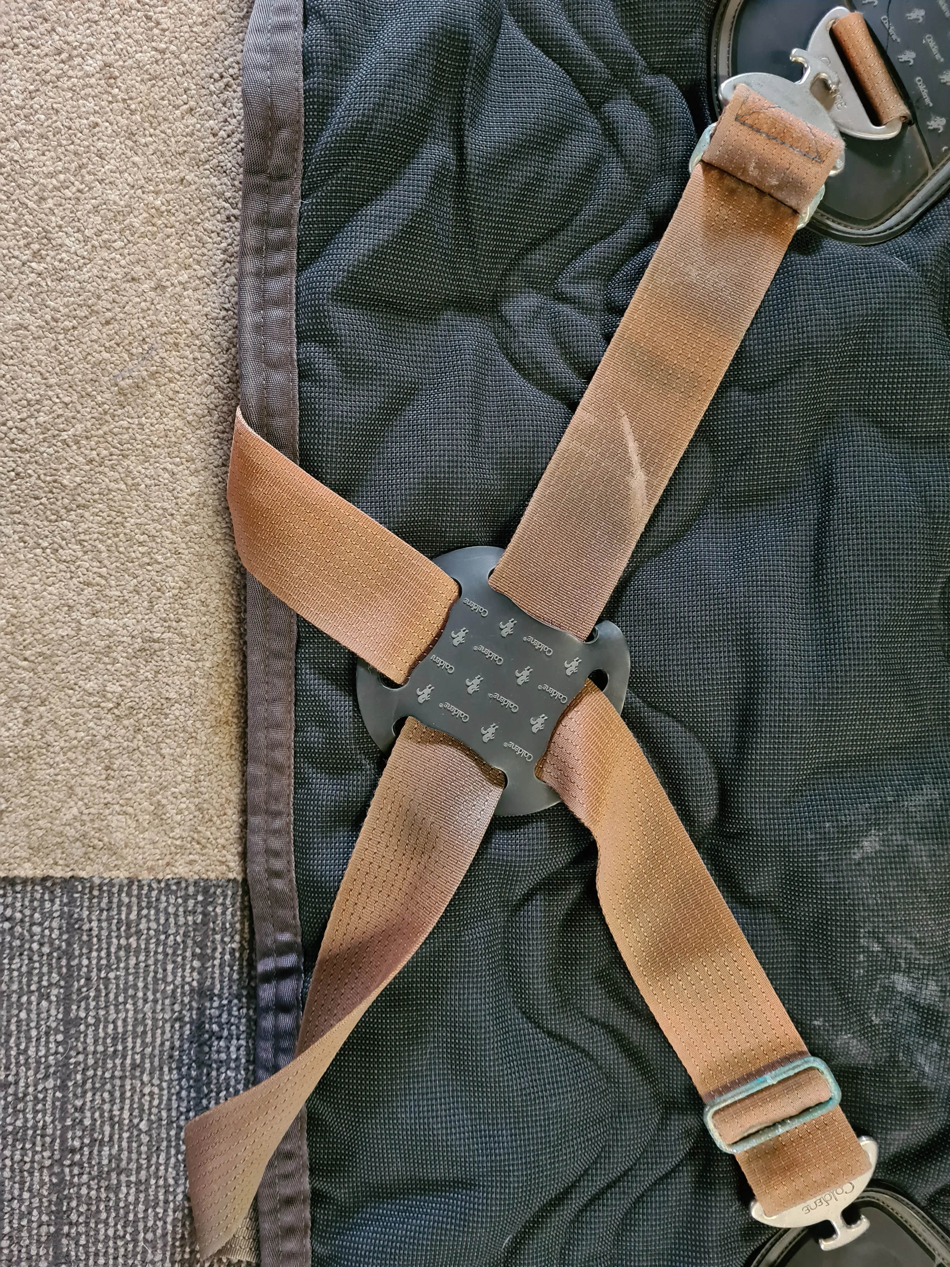 Gorgeous deluxe heavy 6ft caldene stable rug, bargain due to damage