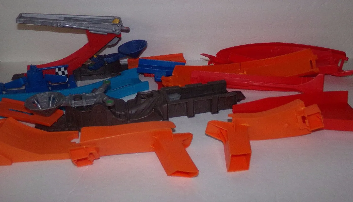 Hot Wheels, Matchbox  Car Track Lot