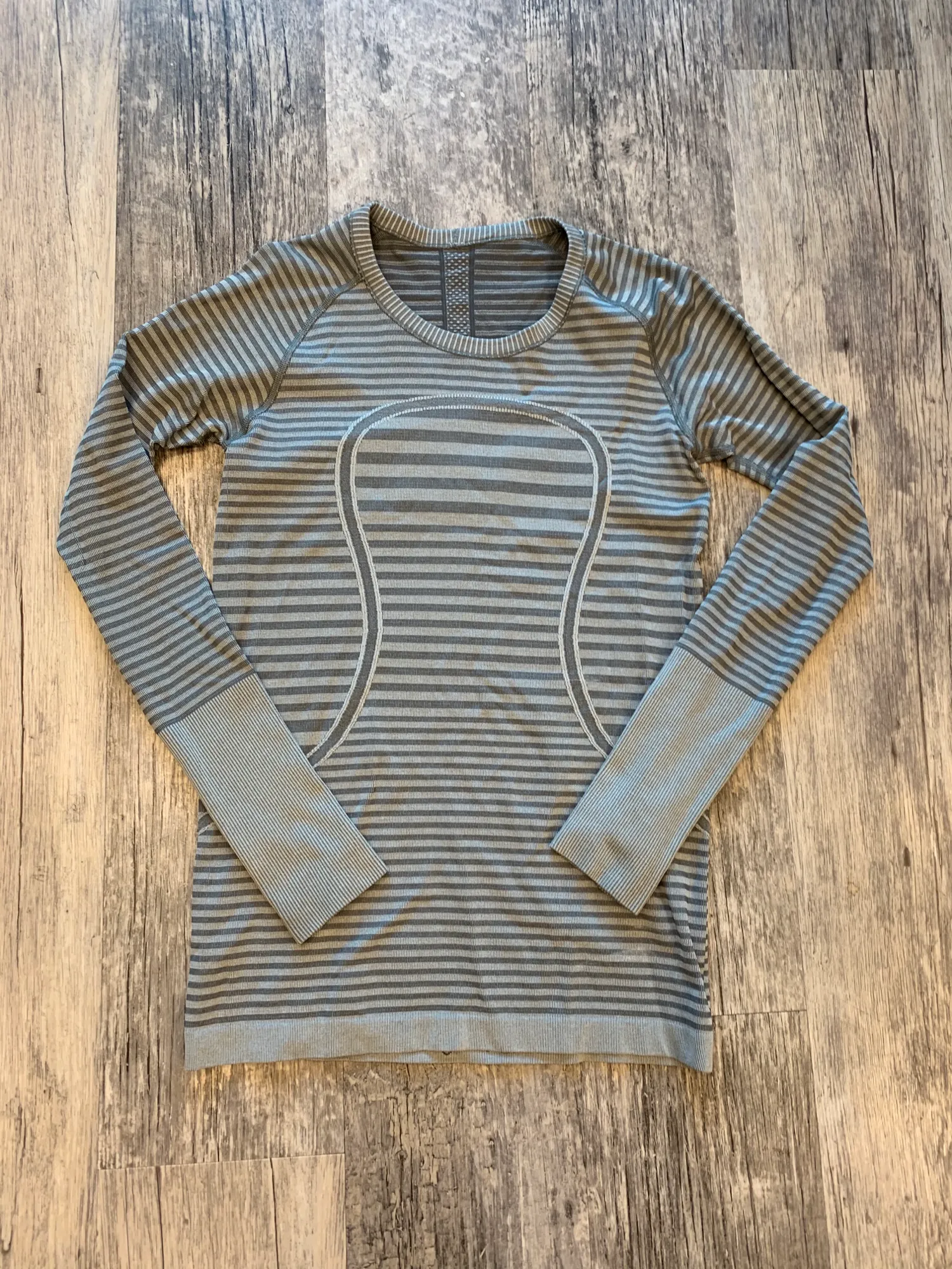 Lulu Lemon Athletic Top Size Medium