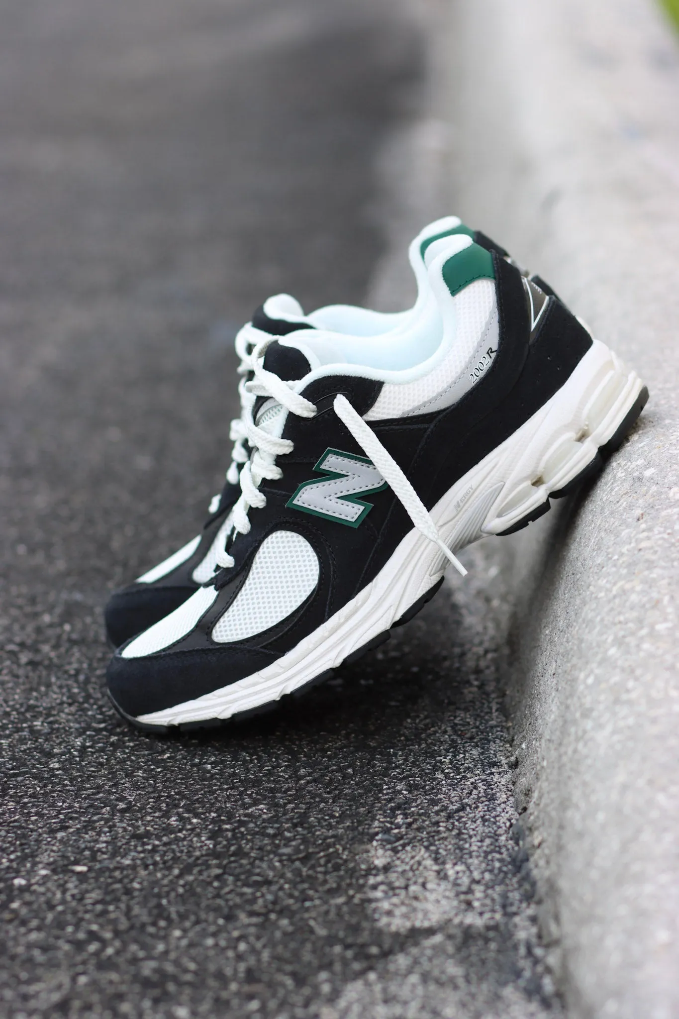 New Balance 2002R-(Black/Green)