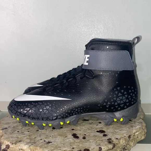 Nike Boys Force Savage Shark Football Cleat Gray/Black/White Size 5.5Y- NWOB!