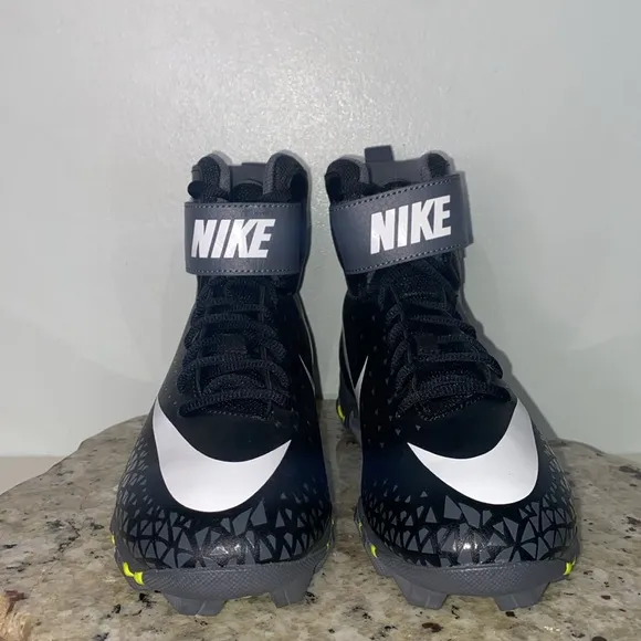 Nike Boys Force Savage Shark Football Cleat Gray/Black/White Size 5.5Y- NWOB!