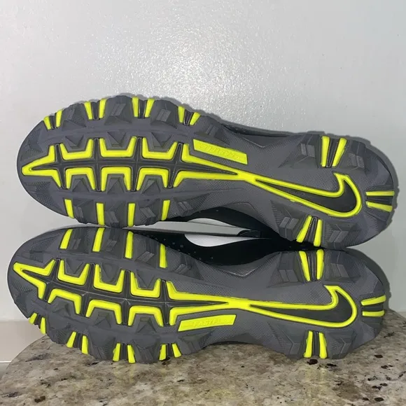 Nike Boys Force Savage Shark Football Cleat Gray/Black/White Size 5.5Y- NWOB!