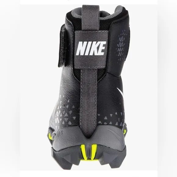 Nike Boys Force Savage Shark Football Cleat Gray/Black/White Size 5.5Y- NWOB!