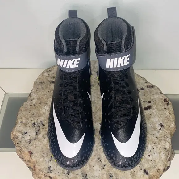 Nike Boys Force Savage Shark Football Cleat Gray/Black/White Size 5.5Y- NWOB!
