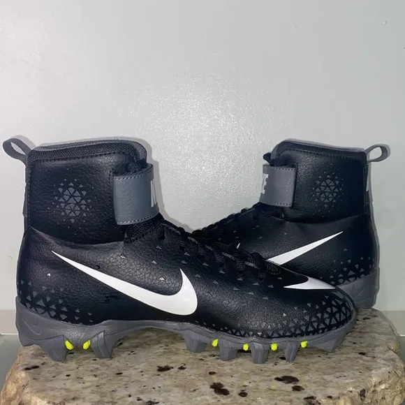 Nike Boys Force Savage Shark Football Cleat Gray/Black/White Size 5.5Y- NWOB!