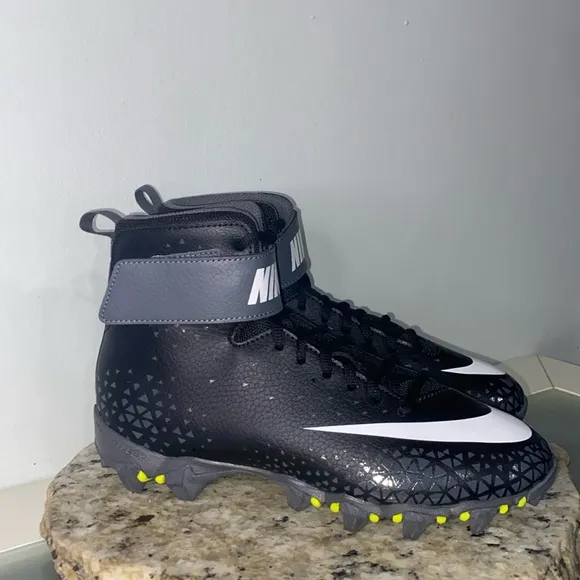 Nike Boys Force Savage Shark Football Cleat Gray/Black/White Size 5.5Y- NWOB!