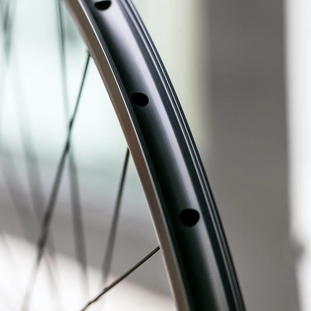 Thru-Axle Track HOPE Tech - Velocity Quill 3X | Black Clincher Front Wheel