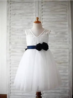 Tulle Princess V-neck Sleeveless Flower Girl Dresses Floor Length Dress with Hand-made Flower