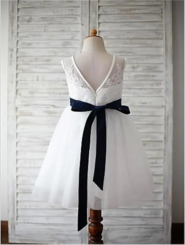 Tulle Princess V-neck Sleeveless Flower Girl Dresses Floor Length Dress with Hand-made Flower