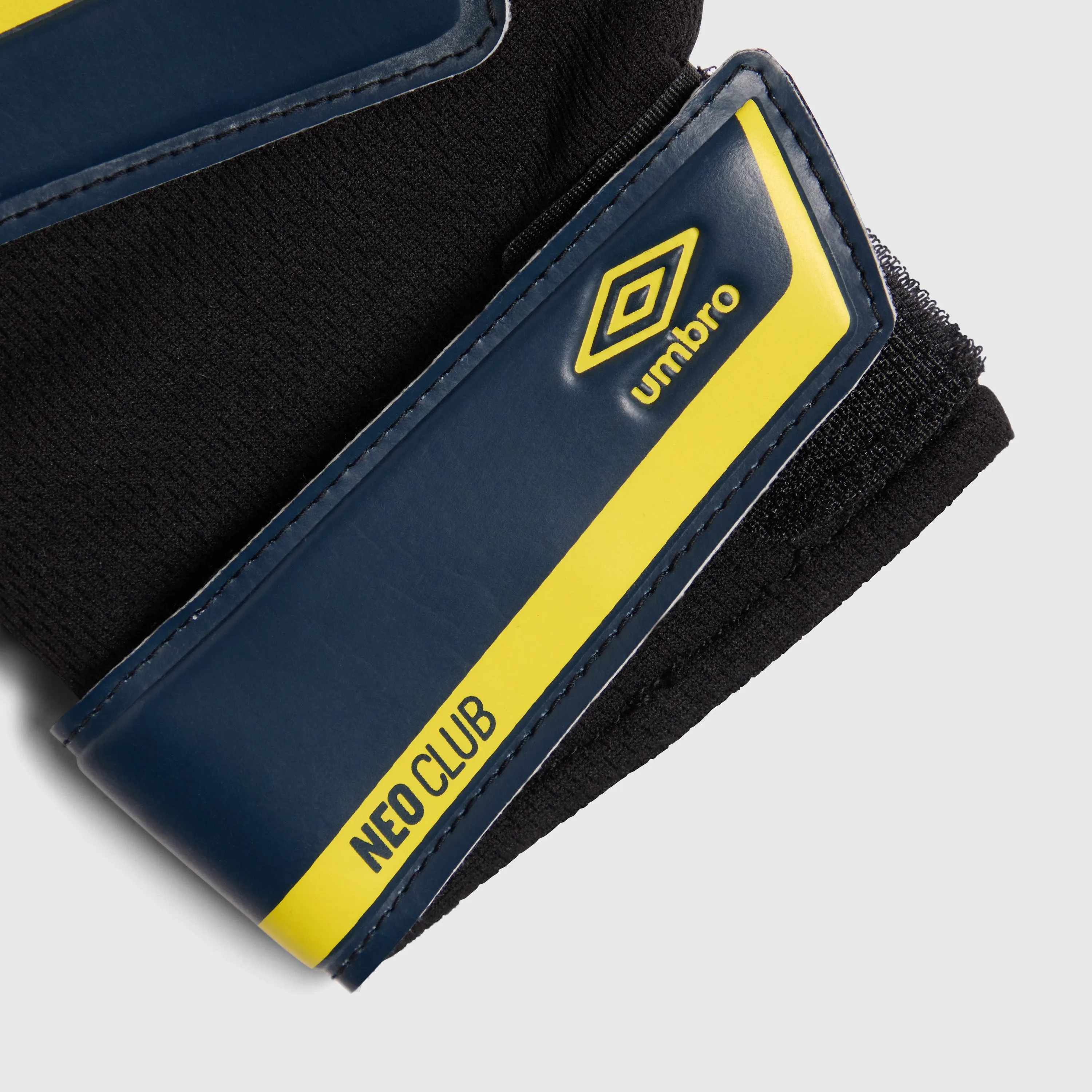 UMBRO Neo Club Glove - Adult