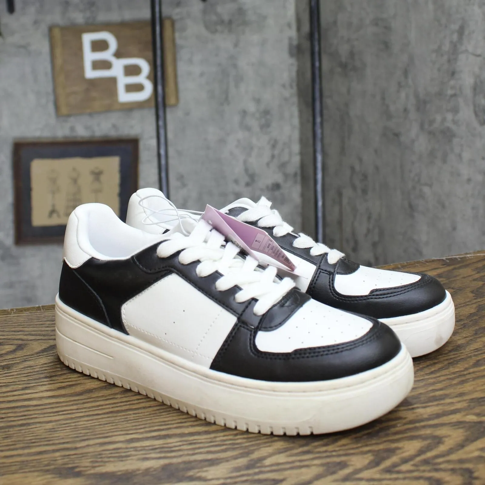 Wild Fable Womens Lola Lace-Up Sneakers with Memory Foam Insole Black 7.5M