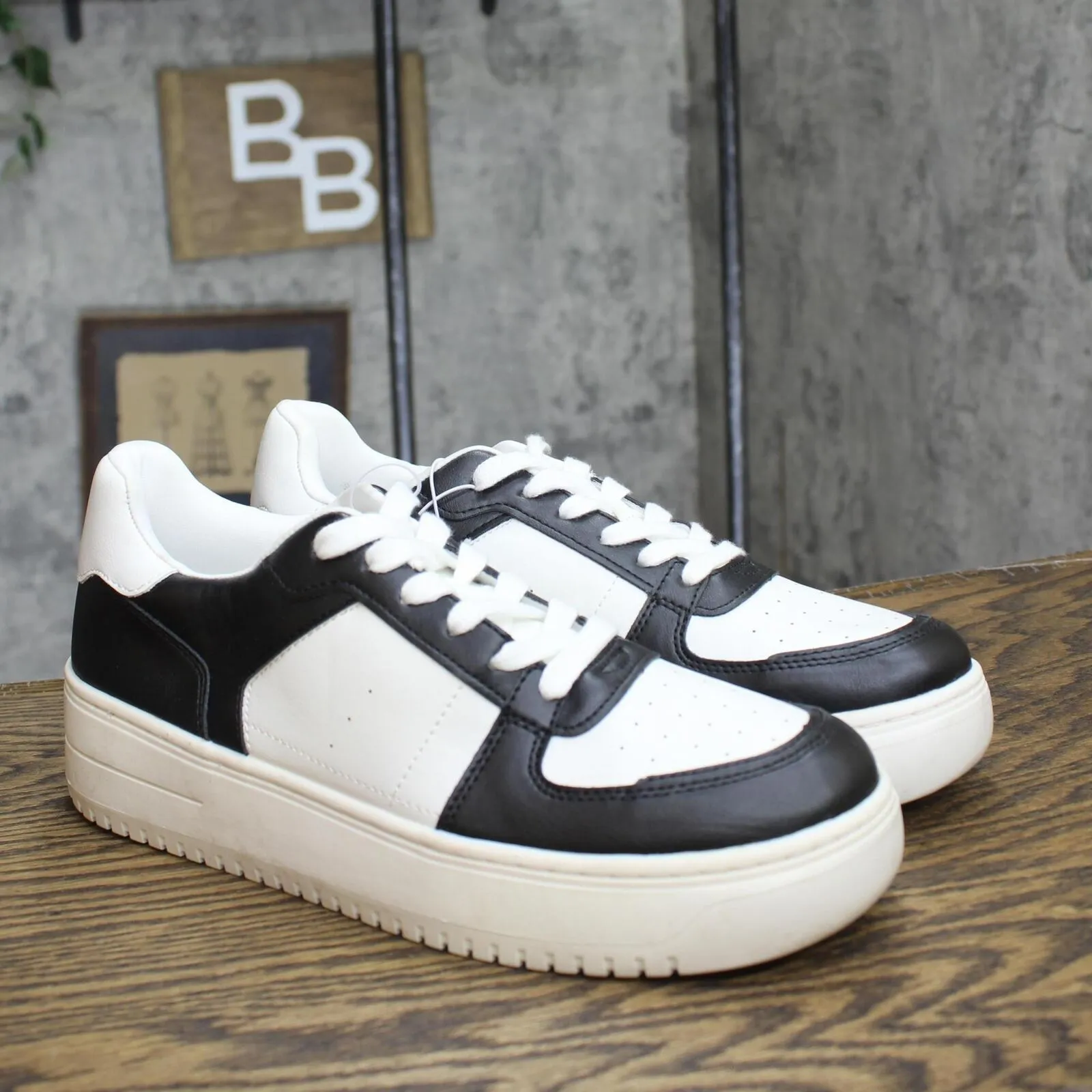 Wild Fable Womens Lola Lace-Up Sneakers with Memory Foam Insole Black 9.5M