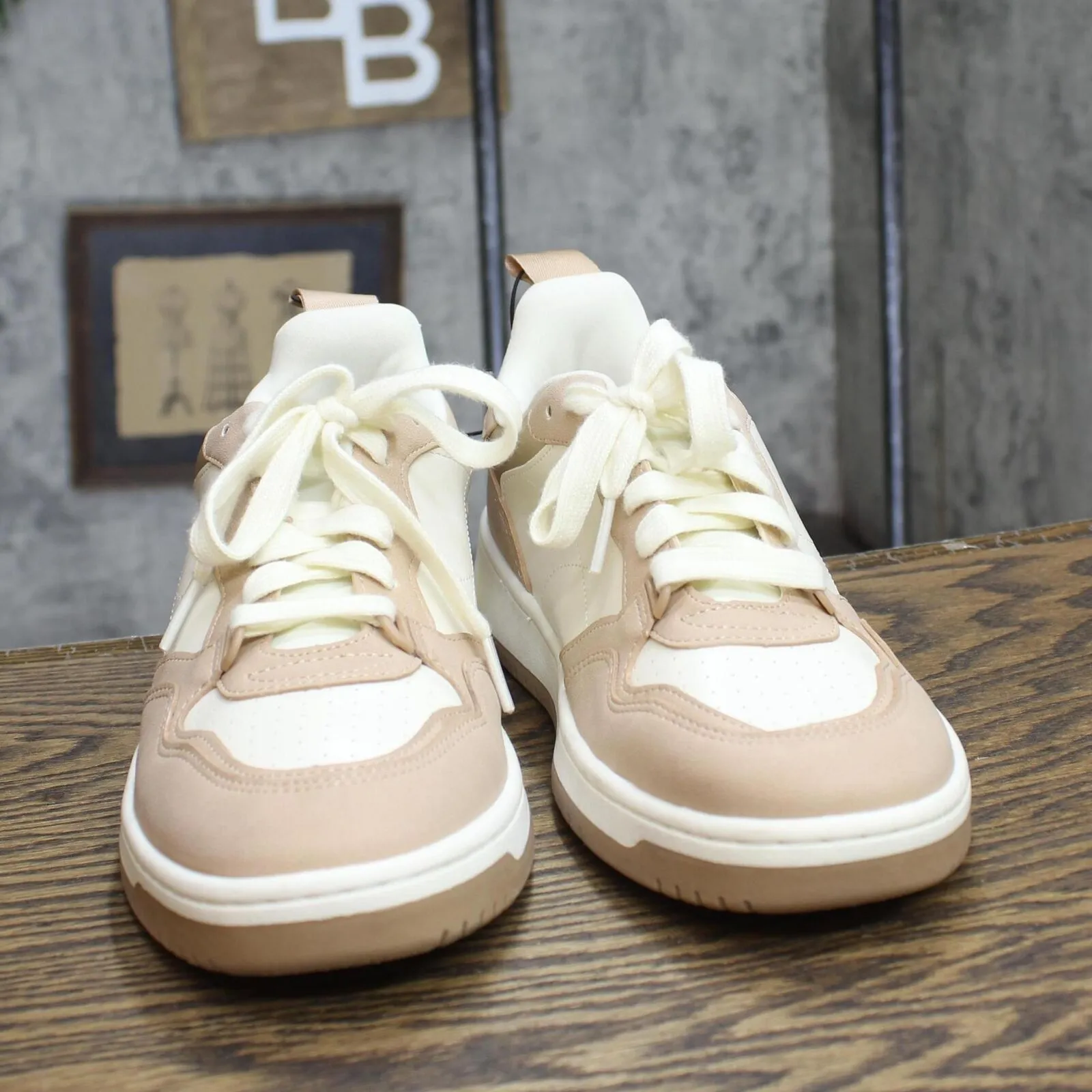 Wild Fable Womens Netty Fashion Sneakers with Memory Foam Insole Tan Brown 9.5M